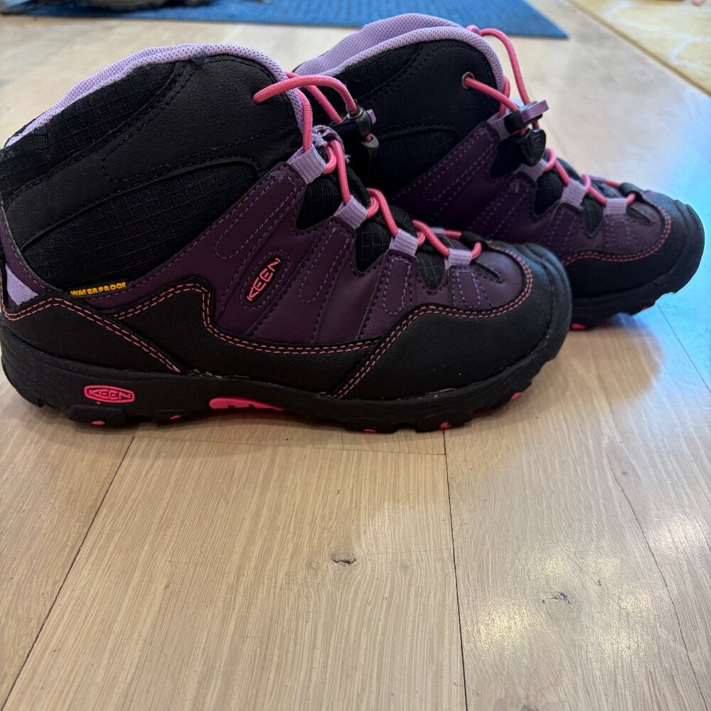 Share KEEN Youth 4 Sport Outdoor Active Hiking Athletic Shoe Purple Black Low To